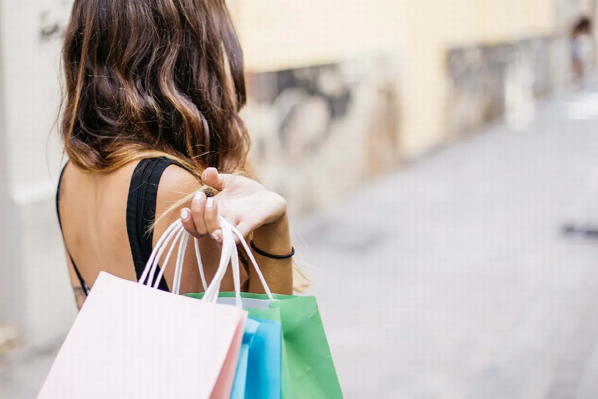 Tableau de bord affiché sur ordinateur de boutique